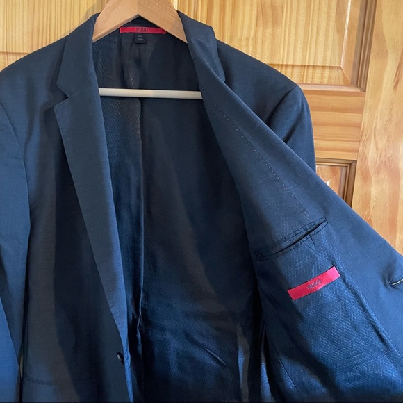 Mens 40L Hugo Boss Suit in Dark Charcoal. Jacket and Pants included. - Picture 1 of 9